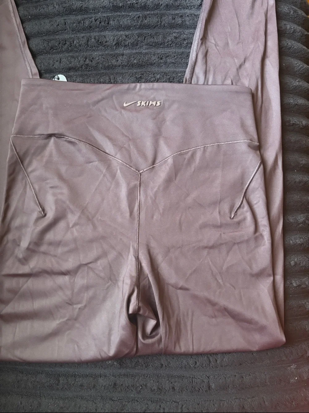 SKIMS x Nike Set • NWT • Never Worn • Phoenix (Plum) • Bottoms (M) • Top (S) - Picture 8 of 8